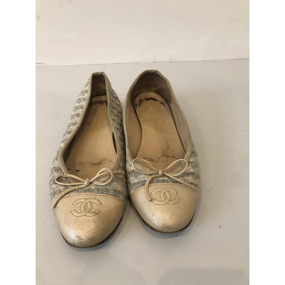 Chanel Classic Ballerina Flats - Beige Tweed Elegant Design